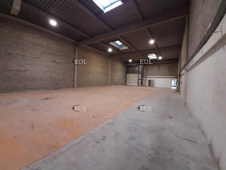 Industrial in Boissy Saint Leger for lease - Interior Photo - Image 3 of 6