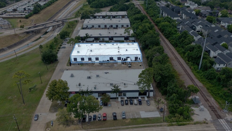 3548-3564 W TC Jester Blvd, Houston, TX for lease - Building Photo - Image 2 of 3
