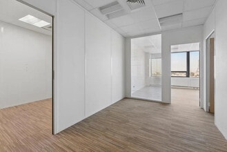 Office in Paris for sale Interior Photo- Image 2 of 12