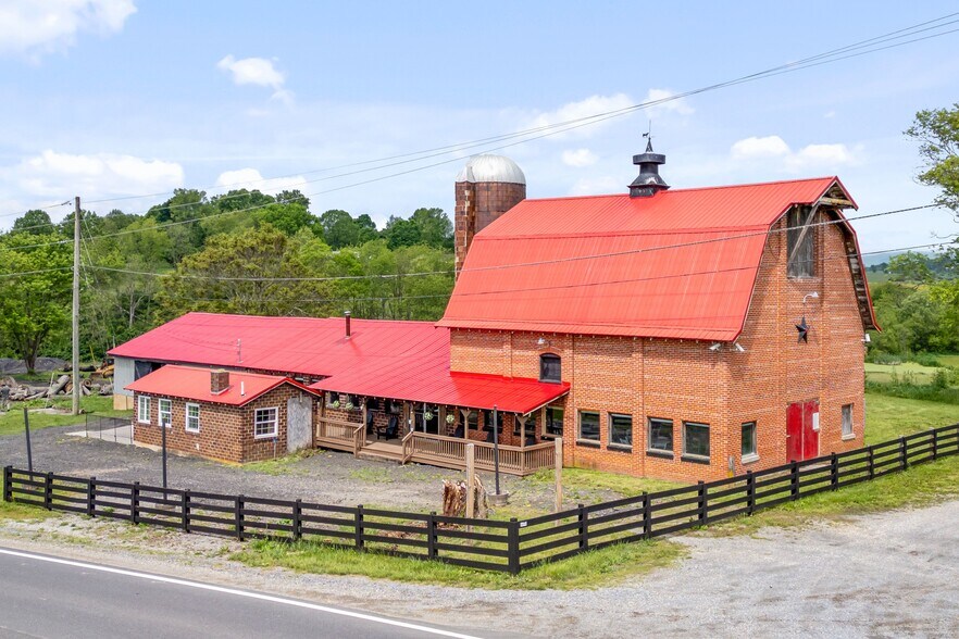 4241 Lee Hwy, Pulaski, VA à vendre - Photo du bâtiment - Image 1 de 10