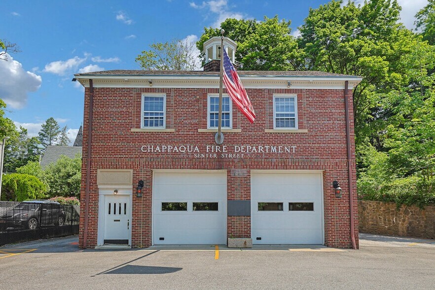11 Senter St, Chappaqua, NY à vendre - Photo principale - Image 1 de 12