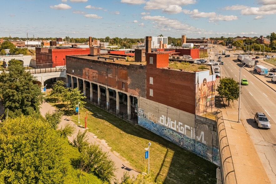 1911-1971 Gratiot Ave, Detroit, MI for sale - Building Photo - Image 2 of 7