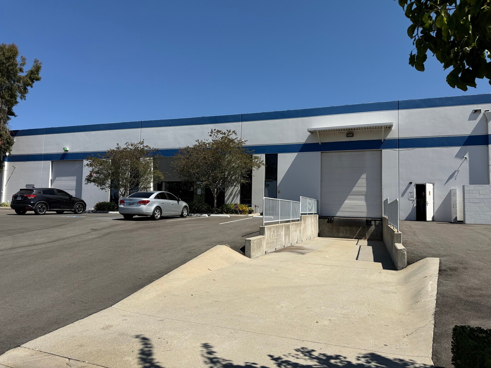 725 E Los Angeles Ave, Monrovia, CA à vendre Photo du bâtiment- Image 1 de 1