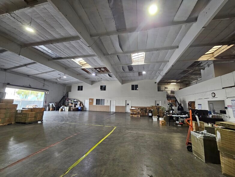 2027 Laura Ave, Huntington Park, CA à vendre - Photo du bâtiment - Image 2 de 15