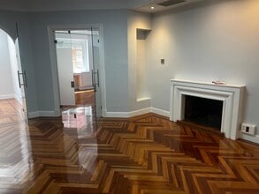 Calle del Monte Esquinza, 28, Madrid, Madrid for lease Interior Photo- Image 1 of 7