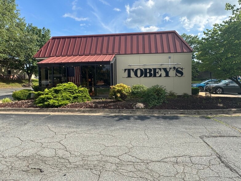 105 New House Dr, Charlottesville, VA for lease - Building Photo - Image 3 of 12