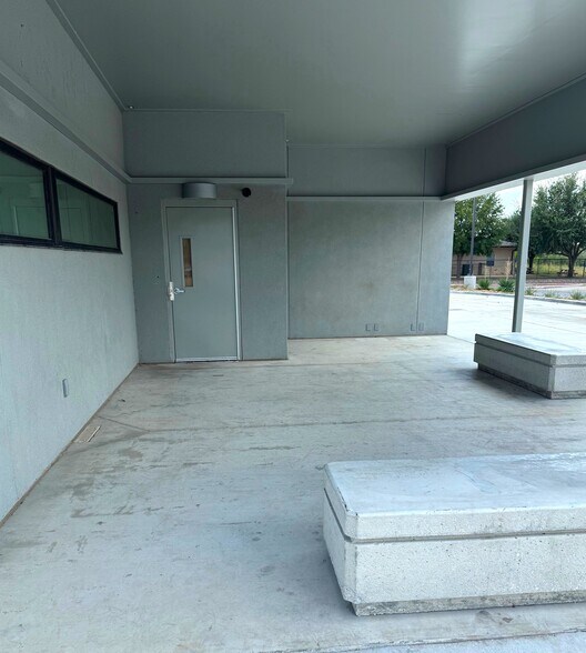 12360 Farm to Market Road 1957, San Antonio, TX à louer - Photo du bâtiment - Image 3 de 7