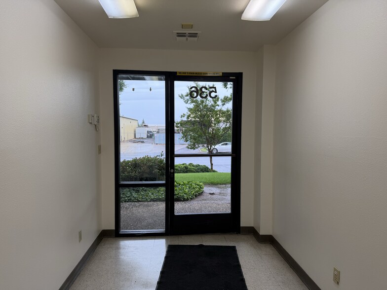 536 Hi Tech Pky, Oakdale, CA for lease - Building Photo - Image 2 of 12