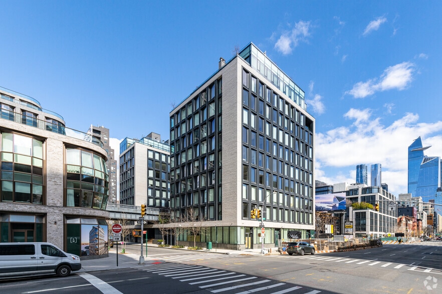 155 10th Ave, New York, NY for lease - Building Photo - Image 1 of 9