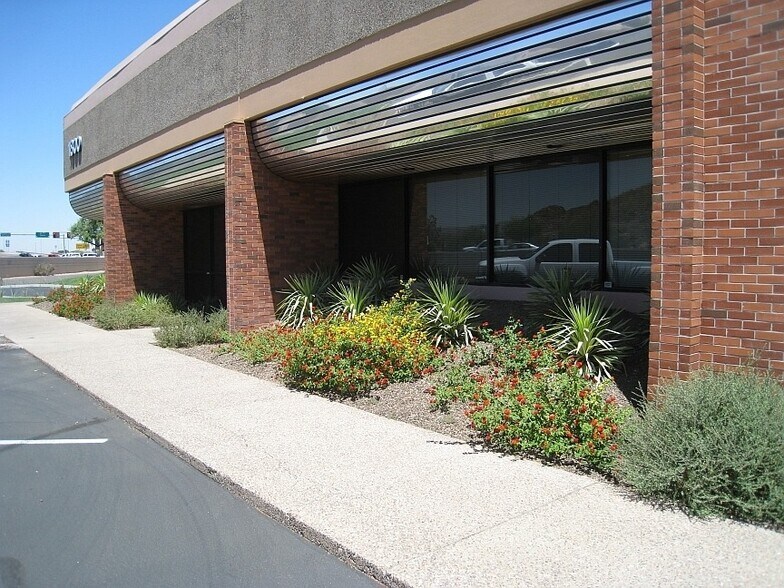 1800 W Broadway Rd, Tempe, AZ à louer - Photo du bâtiment - Image 2 de 4