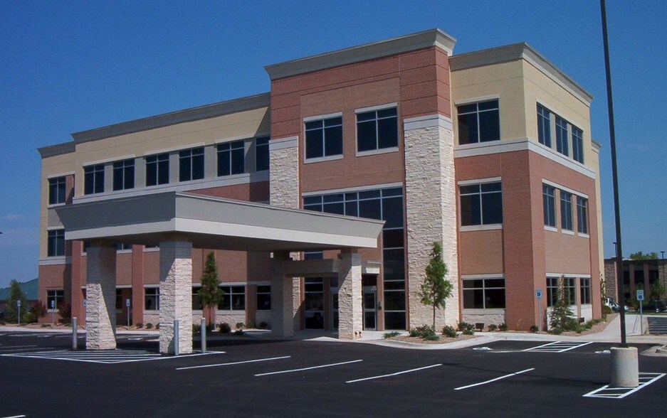 13901 McAuley Blvd, Oklahoma City, OK for lease - Building Photo - Image 2 of 3