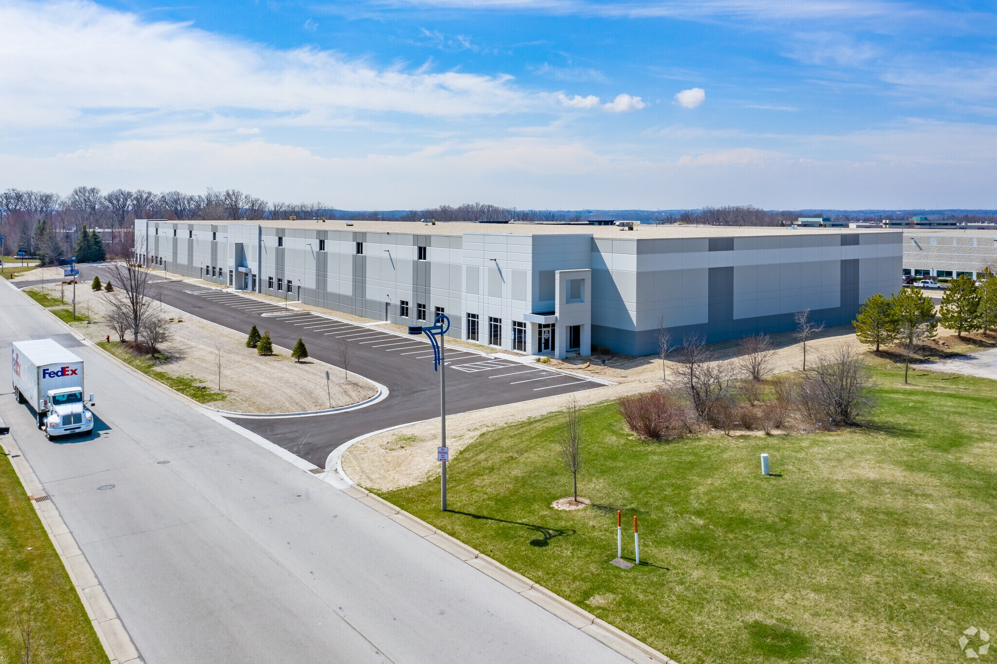 9705 S Oakwood Park Dr, Franklin, WI à vendre Photo principale- Image 1 de 1