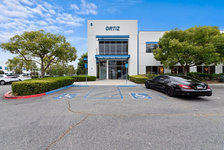 6 Cushing, Irvine, CA à vendre - Photo du bâtiment - Image 2 de 11