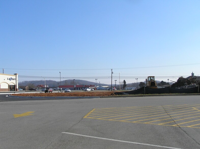 1813 HWY 27, Somerset, KY à louer - Photo du bâtiment - Image 2 de 2