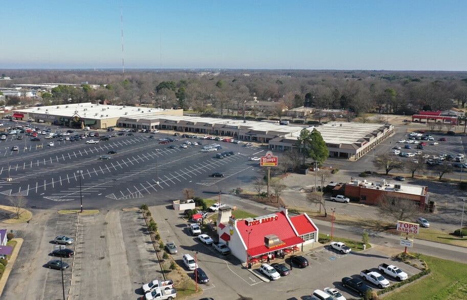 6152-6192 Macon Rd, Memphis, TN à louer - Photo du bâtiment - Image 2 de 4