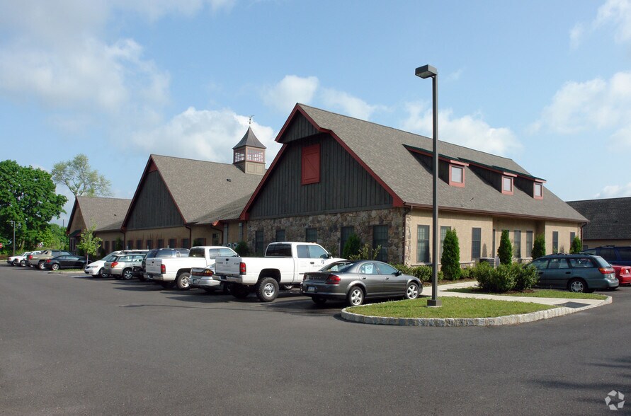 1456 Ferry Rd, Doylestown, PA à louer - Photo du bâtiment - Image 2 de 18