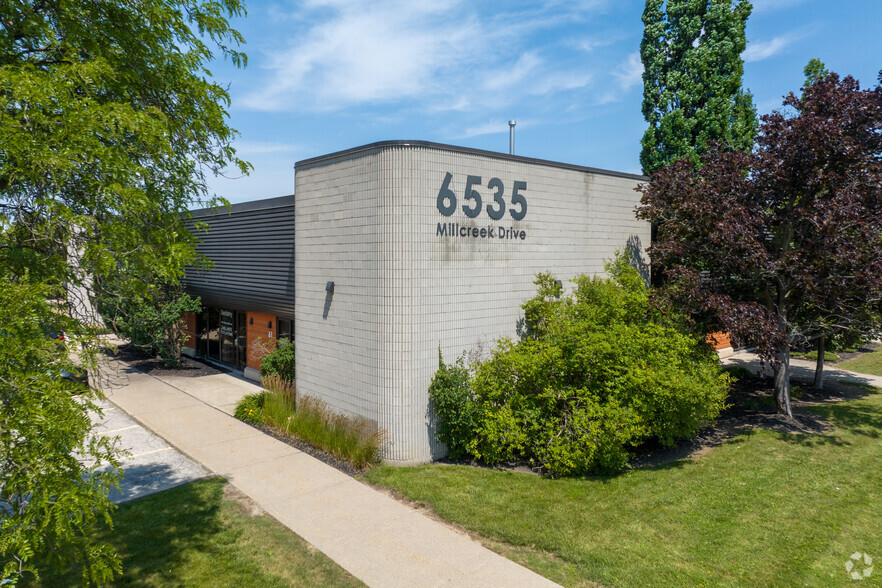 6535 Millcreek Dr, Mississauga, ON à louer - Photo du b timent - Image 3 de 5