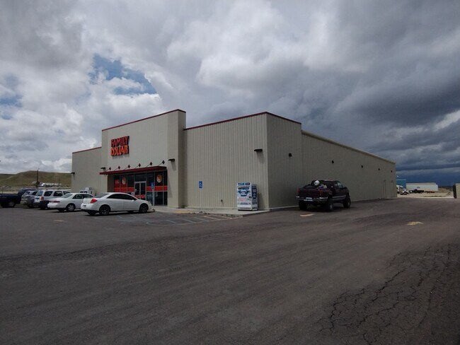 Plus de détails pour 1980 Roosevelt Hwy, Shelby, MT - Commerce de détail à vendre