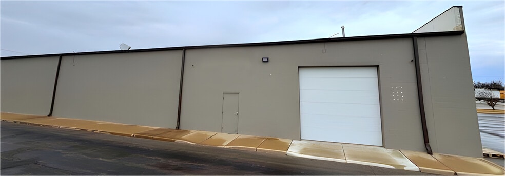 5733-5737 Lewis Ave, Toledo, OH for lease - Building Photo - Image 3 of 5