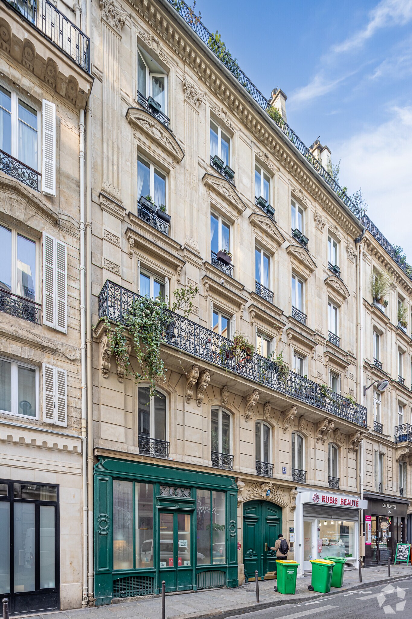 43 Rue De Douai, Paris for lease Primary Photo- Image 1 of 16