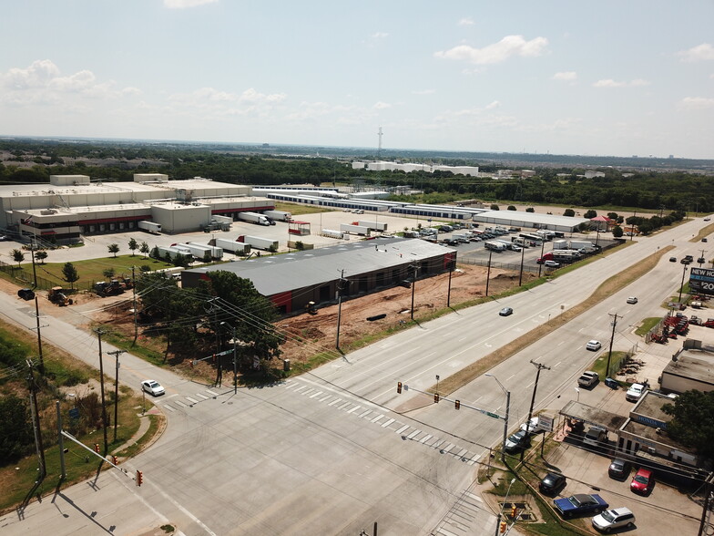 12300 S Pipeline Rd, Euless, TX à vendre - Photo du bâtiment - Image 2 de 5