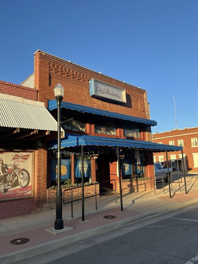 More details for 1725 Cecil St, Waynoka, OK - Retail for Sale