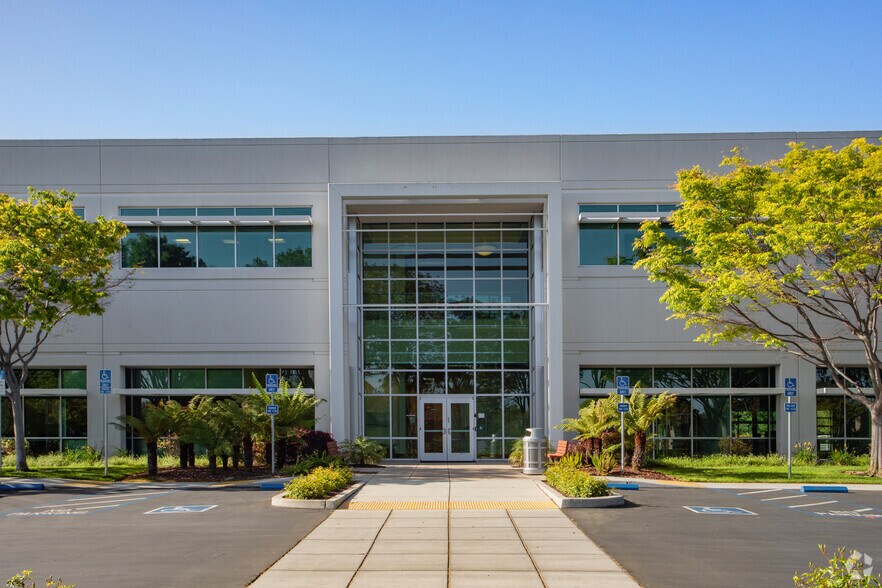 400 W California Ave, Sunnyvale, CA à louer - Photo du bâtiment - Image 2 de 14