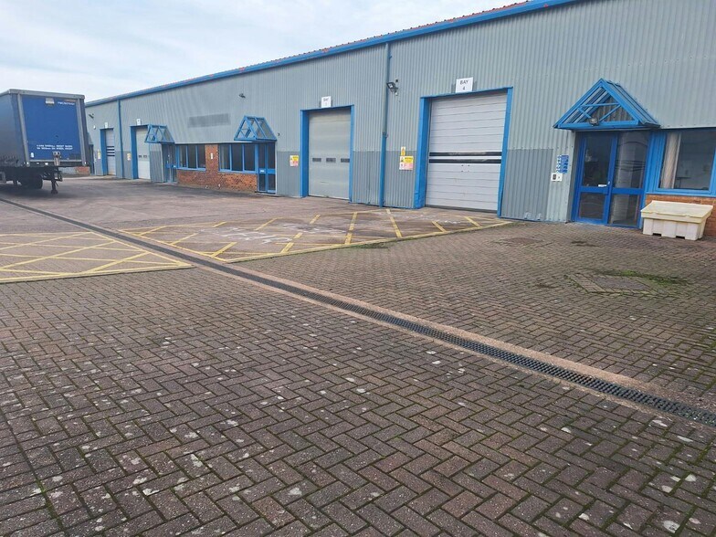 Telford Dr, Stafford à louer - Photo du bâtiment - Image 2 de 25