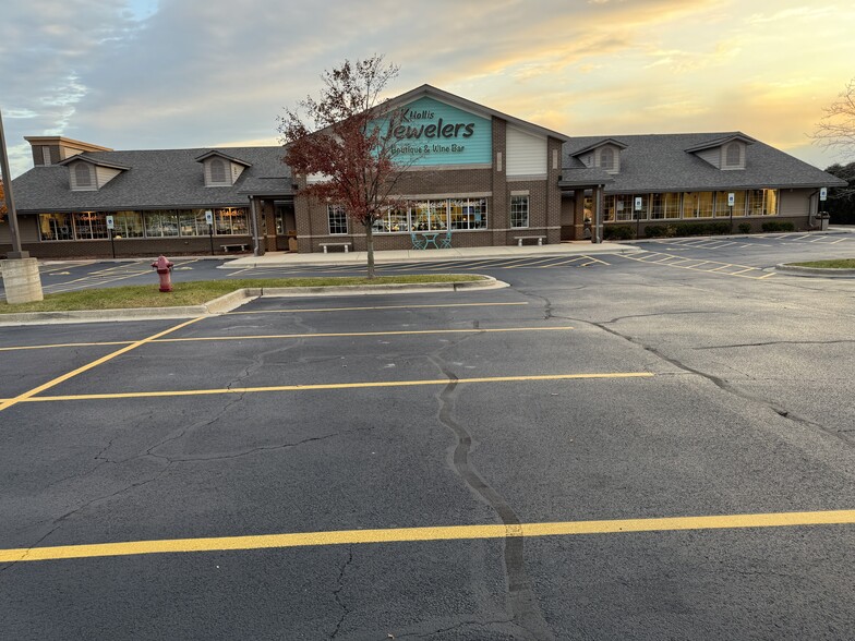 2030 Main St, Batavia, IL for lease - Building Photo - Image 2 of 15