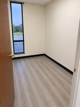 138 S Rosemont Rd, Virginia Beach, VA for lease Interior Photo- Image 2 of 3