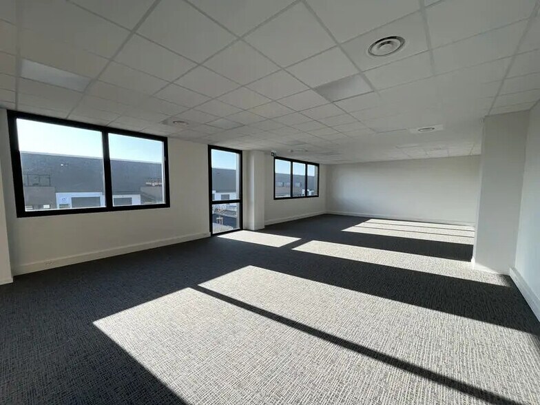 25 Route De Lyon, Saint-Priest for lease - Building Photo - Image 3 of 33