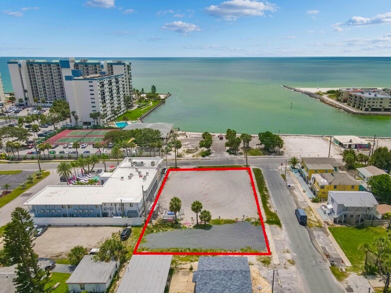 Sunset Way, Saint Pete Beach, FL à vendre - Photo du bâtiment - Image 3 de 14