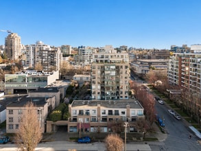 1672 6th Av W, Vancouver, BC - Aerial  map view