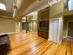 14 S Main St, Greenville, SC for lease Building Photo- Image 1 of 6