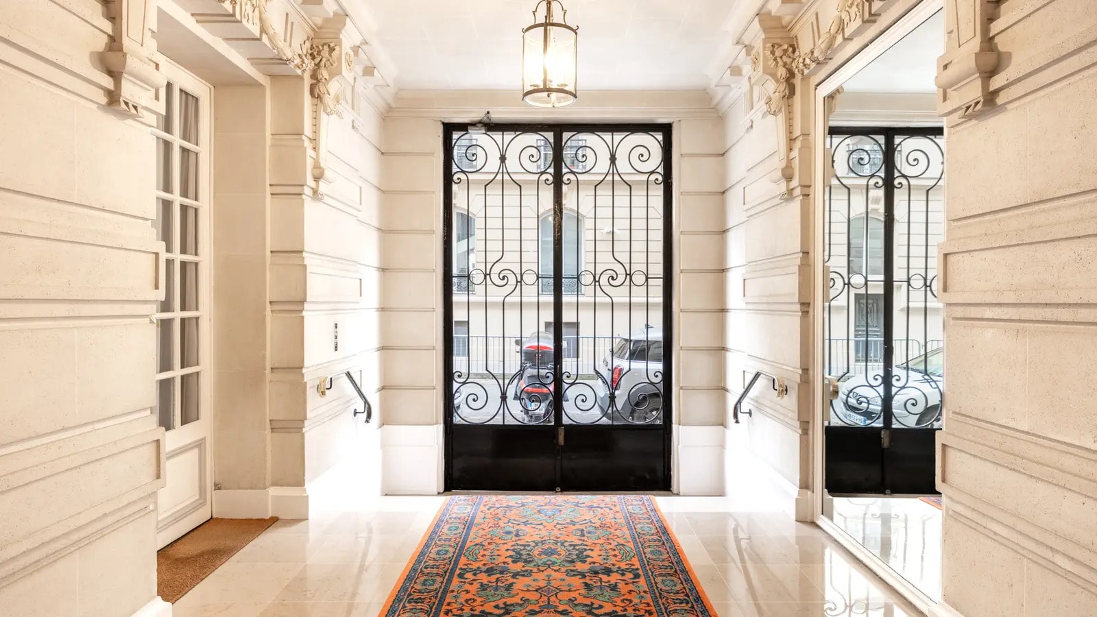 Multifamily in Paris for sale Lobby- Image 1 of 4