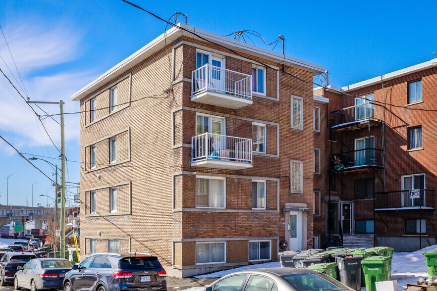49 Prom Ronald, Montréal, QC for sale - Primary Photo - Image 1 of 1