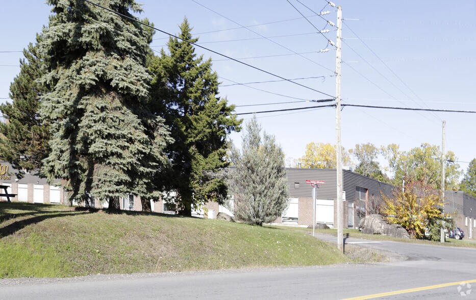 40 Rue John-F.-Kennedy, Saint-Jérôme, QC for sale - Building Photo - Image 2 of 19