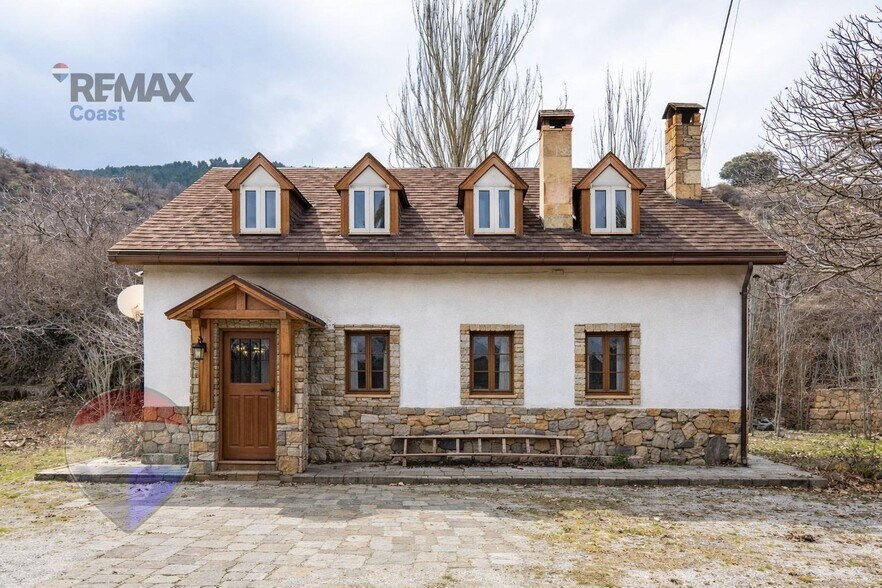 Commerce de détail dans Güéjar Sierra à vendre - Photo du bâtiment - Image 2 de 50