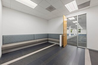 200 Commerce Dr, Irvine, CA à louer Photo intérieure- Image 1 de 11