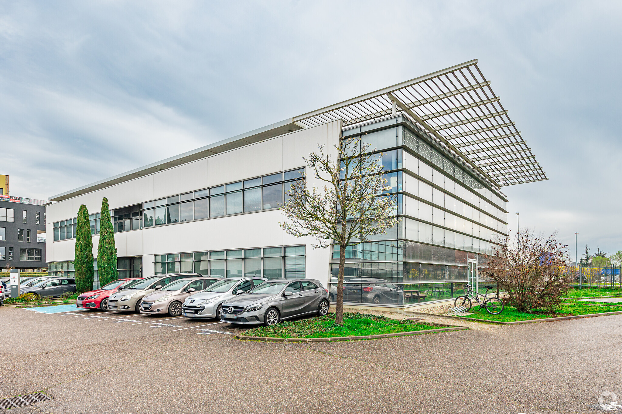 Office in Dardilly for lease Primary Photo- Image 1 of 3