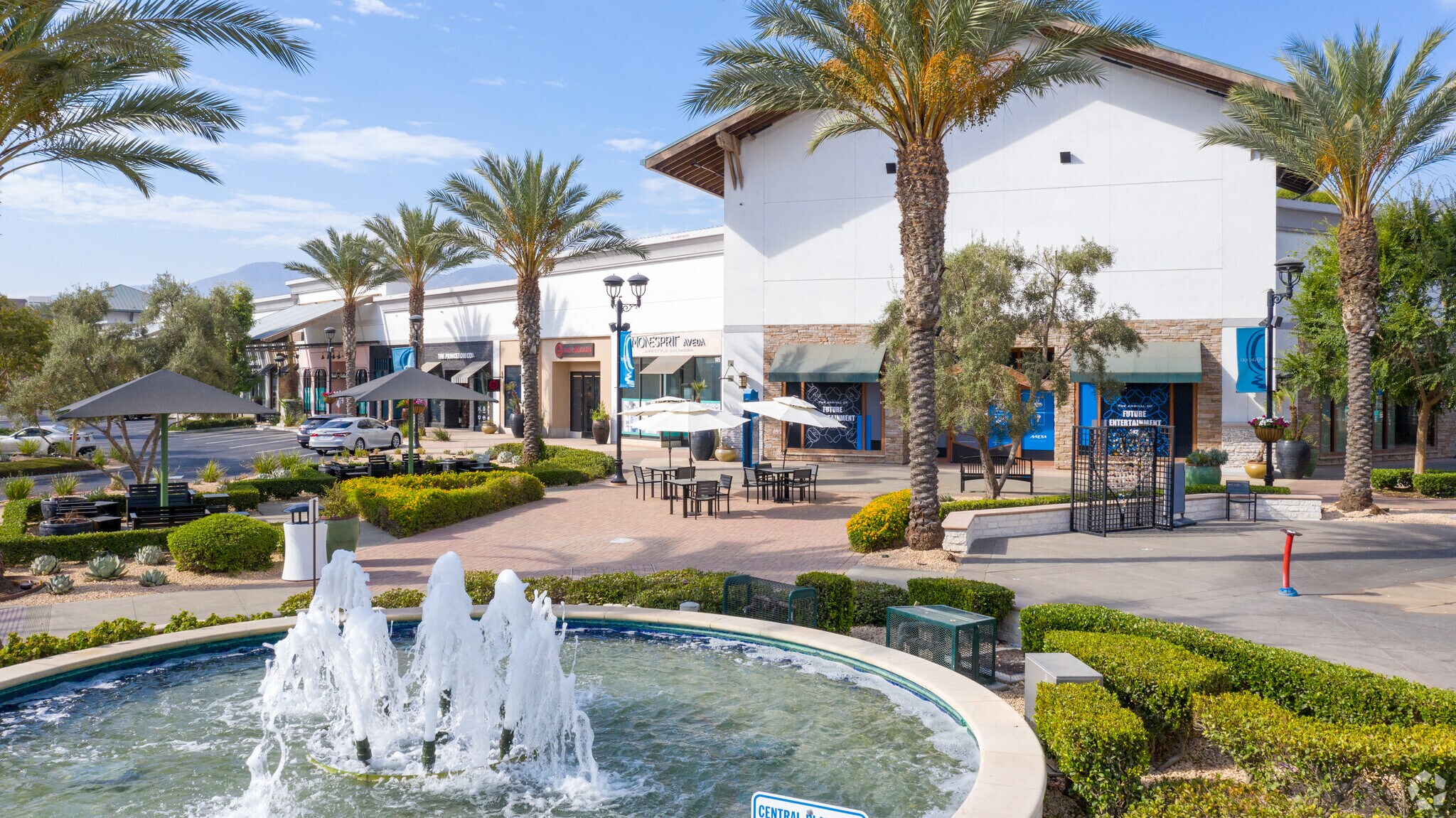 2715-2810 Cabot Dr, Corona, CA à louer Photo du bâtiment- Image 1 de 19