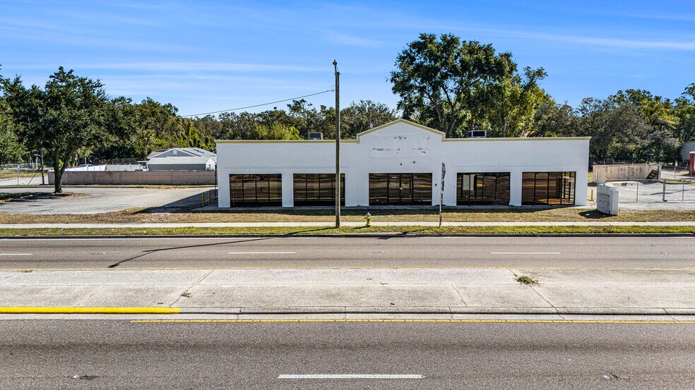 10015 N Nebraska Ave, Tampa, FL à louer - Photo du bâtiment - Image 1 de 8