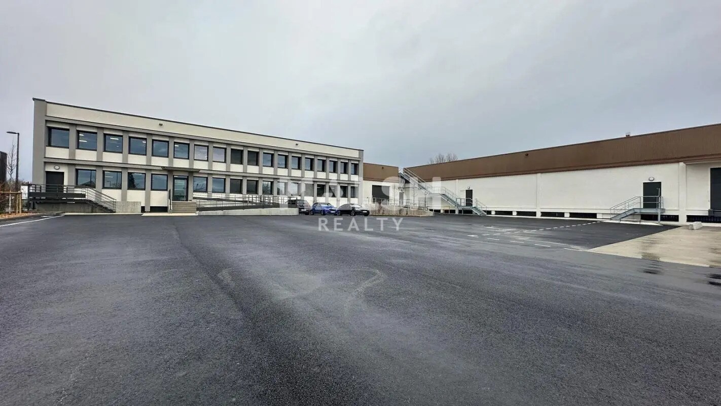 Office in Caluire-et-Cuire for lease Building Photo- Image 1 of 13