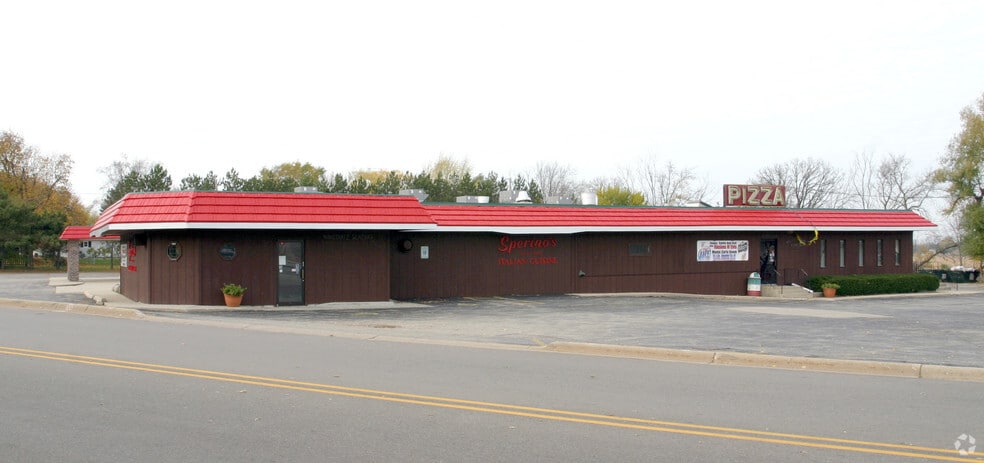720 N Wisconsin Ave, Elkhorn, WI for sale - Building Photo - Image 2 of 34