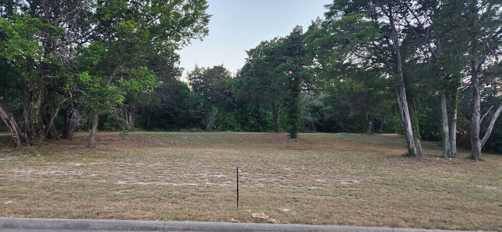 2418 Hardwick Dr, Cedar Hill, TX à vendre - Photo du bâtiment - Image 3 de 3