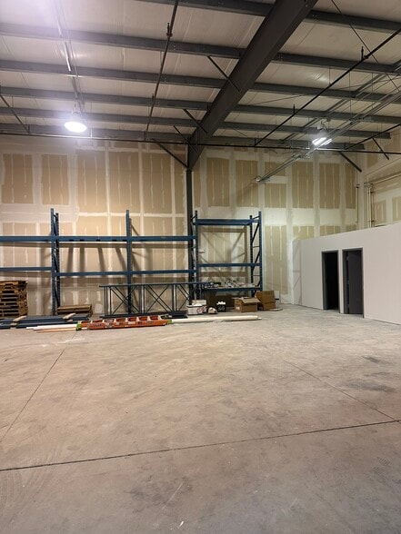 385 Rodman Rd, Auburn, ME for lease - Building Photo - Image 2 of 5