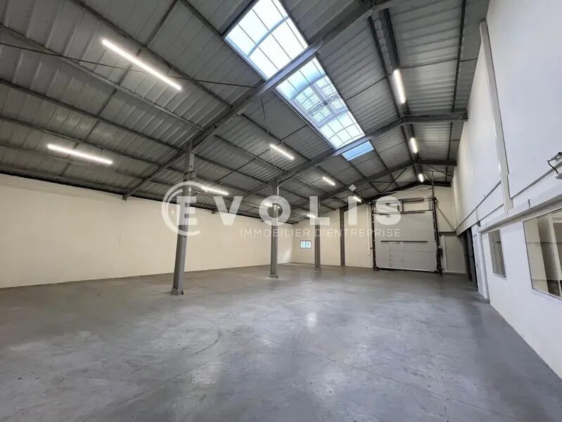 Industrial in Pessac for lease Interior Photo- Image 1 of 10