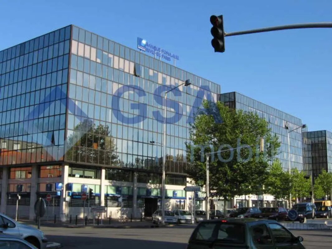 Office in Évry-Courcouronnes for lease Building Photo- Image 1 of 7