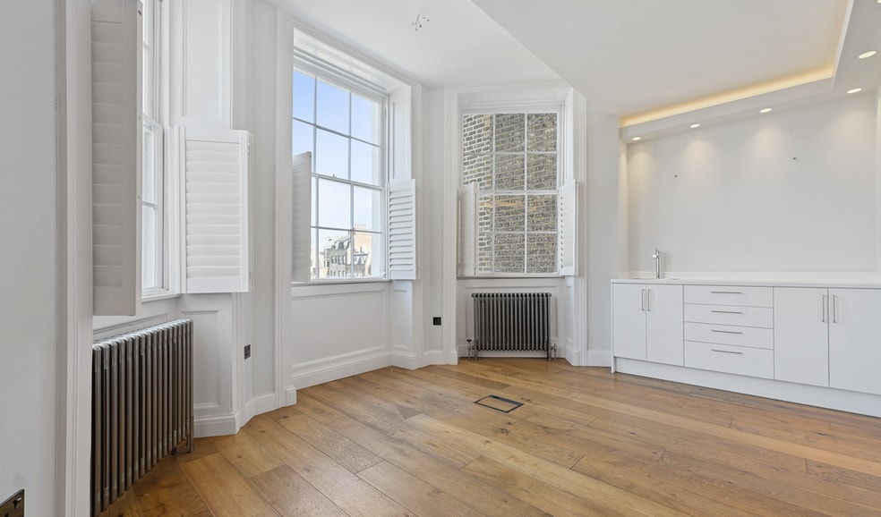 100 Harley St, London for lease - Interior Photo - Image 3 of 3