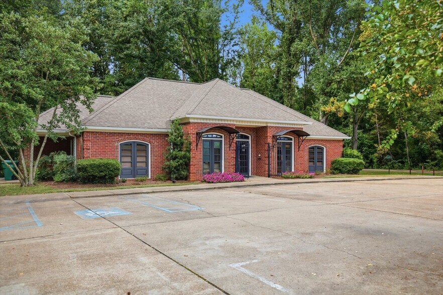 200 Forest View Dr, Raymond, MS à louer - Photo du bâtiment - Image 3 de 27